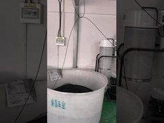 Máquina de cortar e descascar cabos de controlo