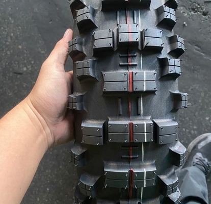 Pneus de motocicletas Combos Material de borracha com grau A